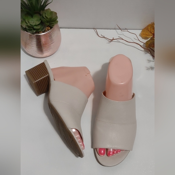 Life Stride Beige Soft System Shoes - Picture 3 of 6